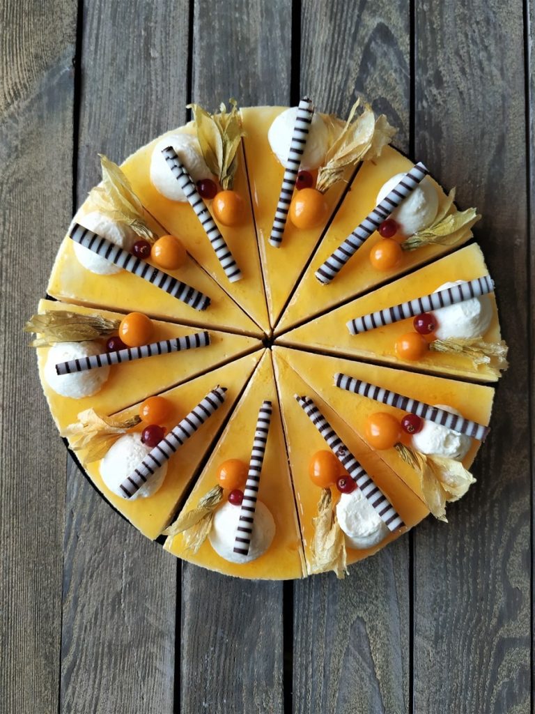 Passionsfruchtmousse-Torte