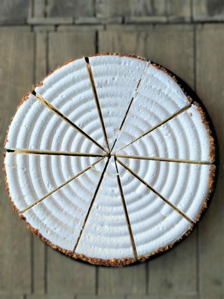 Meringues-Kirsch-Torte (mit Kirsch)